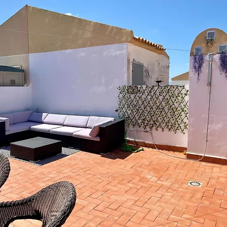 Апартаменты Solarium Escape With Private Roof Terrace And Pool Access